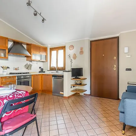 Walls Nearby: Modern Apt With Parking! Daire