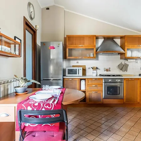 Daire Walls Nearby: Modern Apt With Parking!
