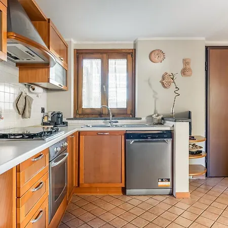 Walls Nearby: Modern Apt With Parking! Daire Lucca